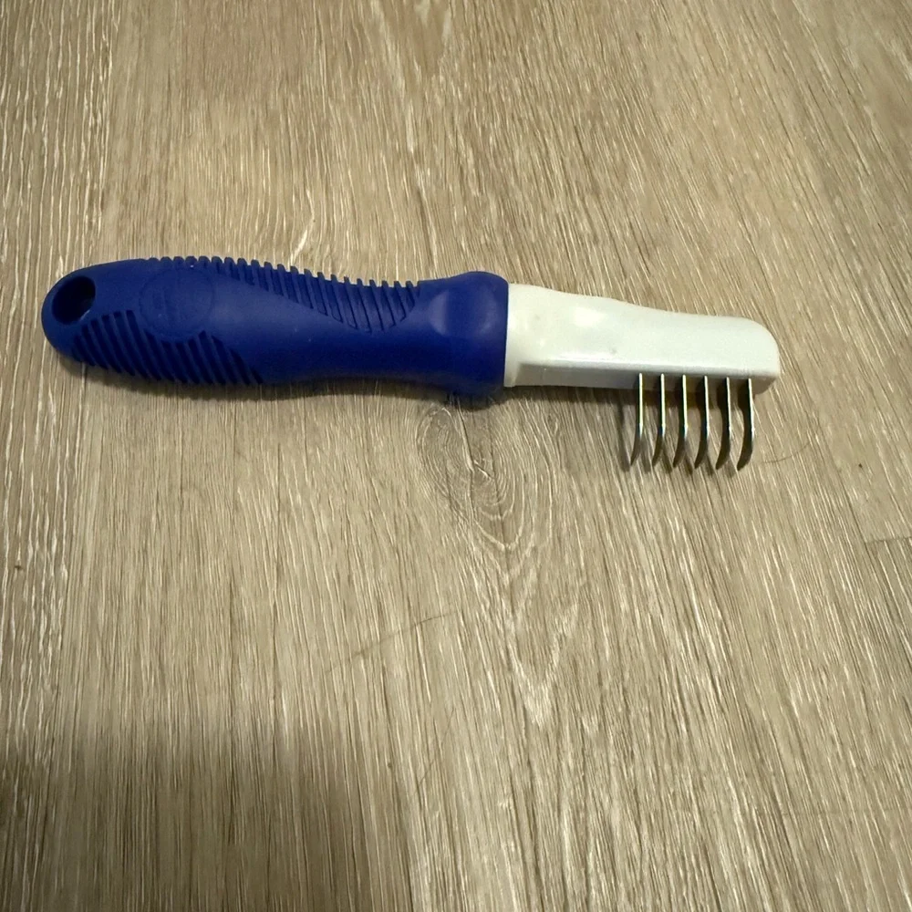 Pet brush/groomer
